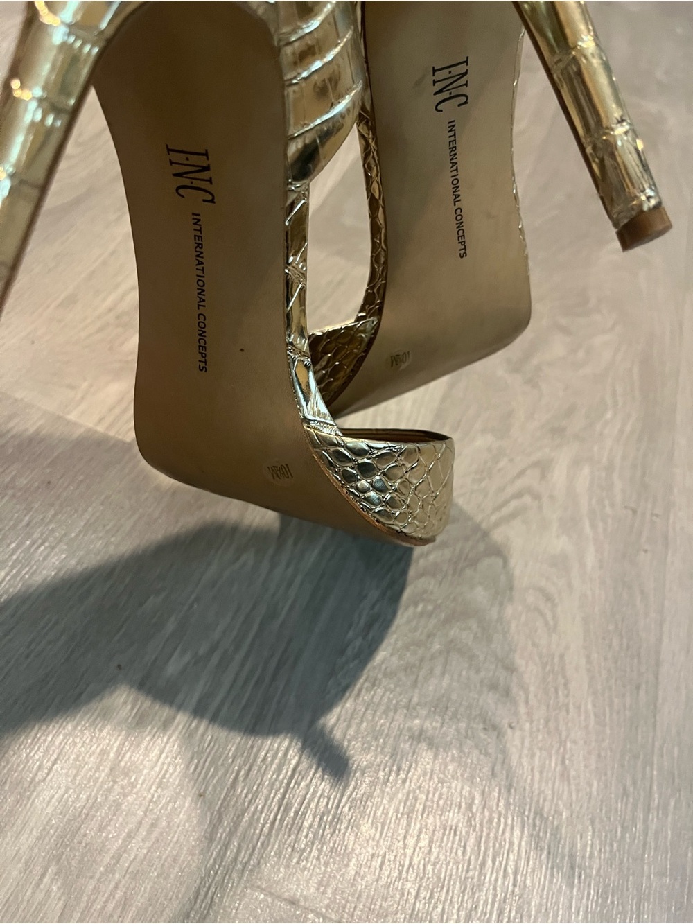 INC International Concepts Metallic Gold Croc-Embossed Pointed-Toe Pumps - Picture 6 of 8